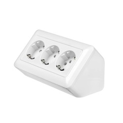 Kulmapistorasia pinta 3S/16A/250V/IP20 maadoitettu